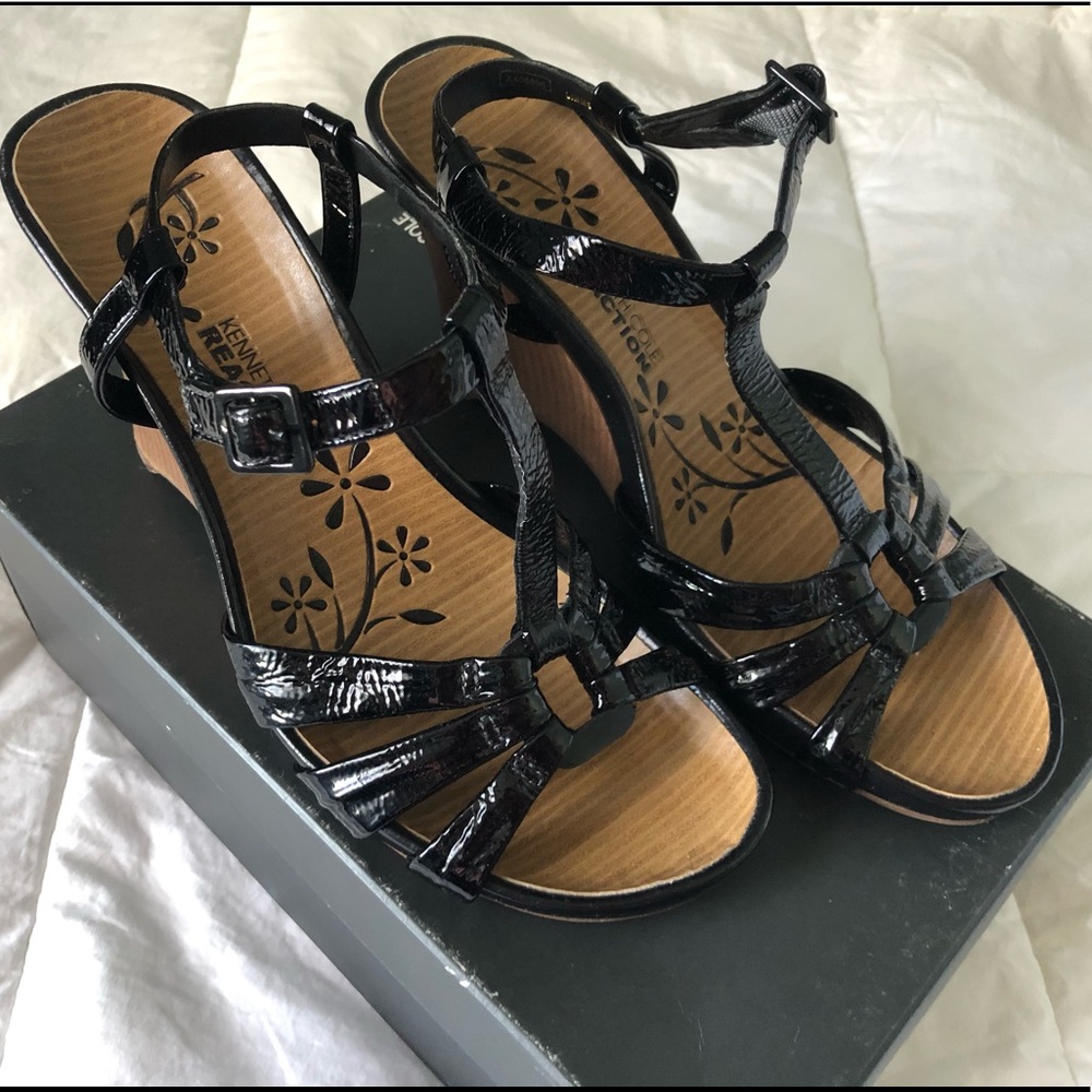 🛍Kenneth Cole Reaction Wedge Sandal!